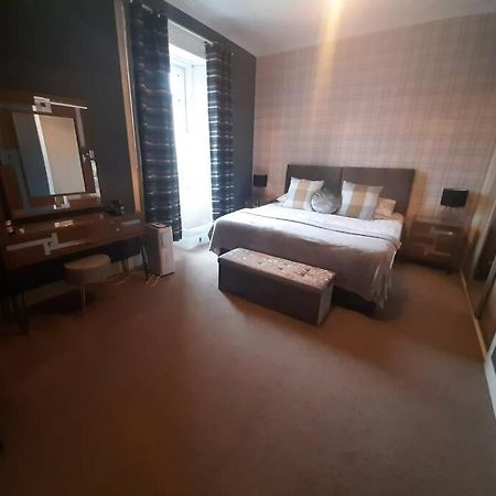 Stunning Riverside Town House With Views Ayrshire 거번 외부 사진