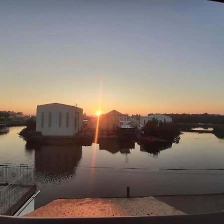 Stunning Riverside Town House With Views Ayrshire 거번 외부 사진