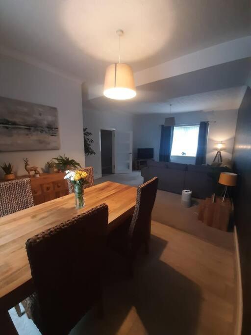 Stunning Riverside Town House With Views Ayrshire 거번 외부 사진