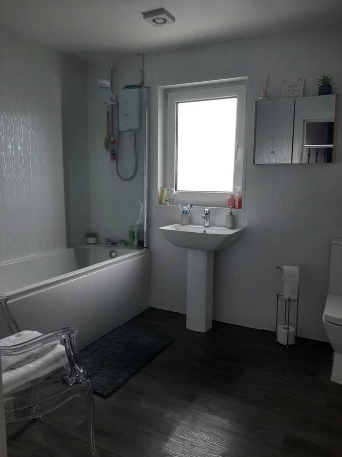 Stunning Riverside Town House With Views Ayrshire 거번 외부 사진