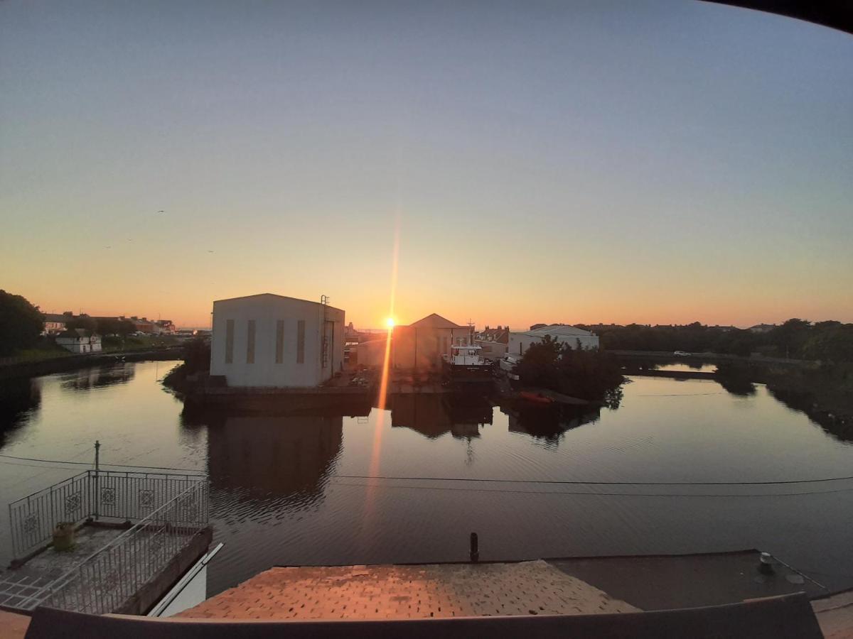 Stunning Riverside Town House With Views Ayrshire 거번 외부 사진