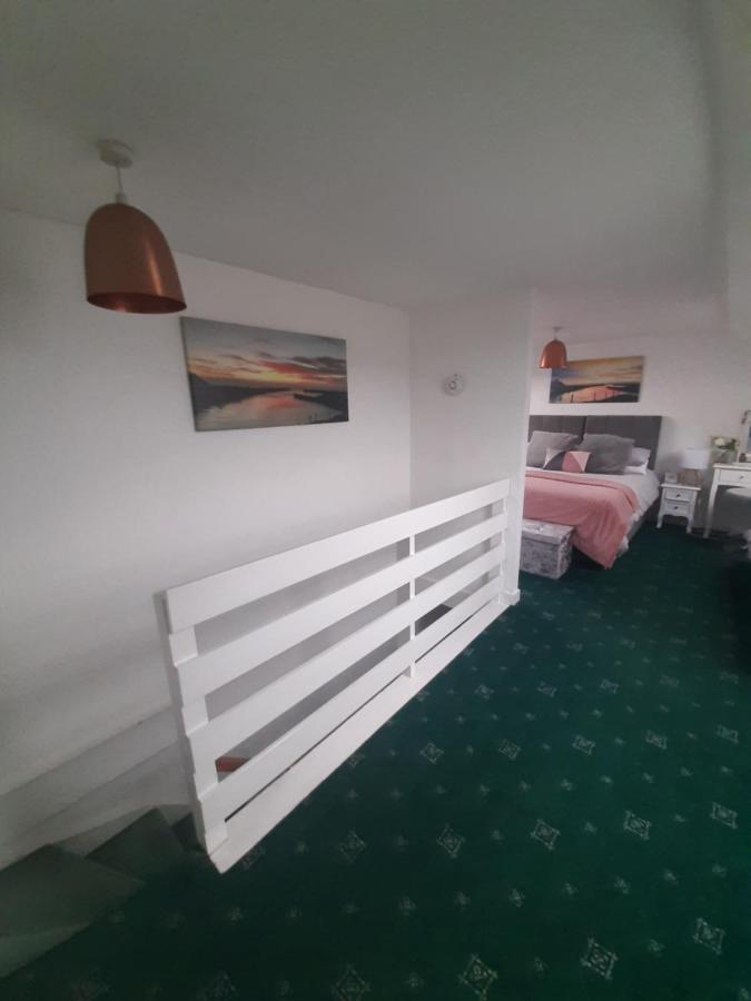 Stunning Riverside Town House With Views Ayrshire 거번 외부 사진